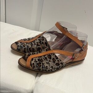 Latigo Tan and Leopard Print Women's Sandals size 6